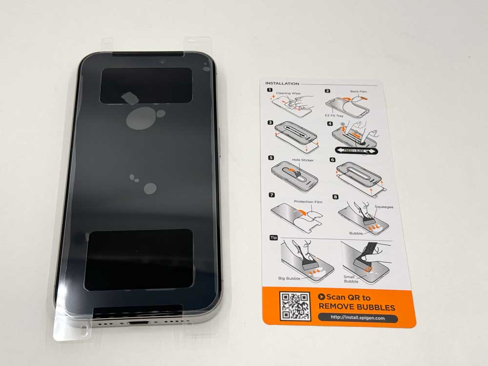 슈피겐 아이폰15프로 액정보호필름 기포